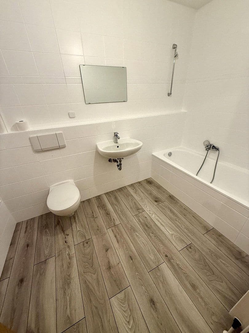 Prenájom bytu 3-izbový 78 m², Schwerin, Meklenbursko-Predpomoransko Prenájom bytu 3-izbový 78 m², Schwerin, Meklenbursko-Predpomoransko