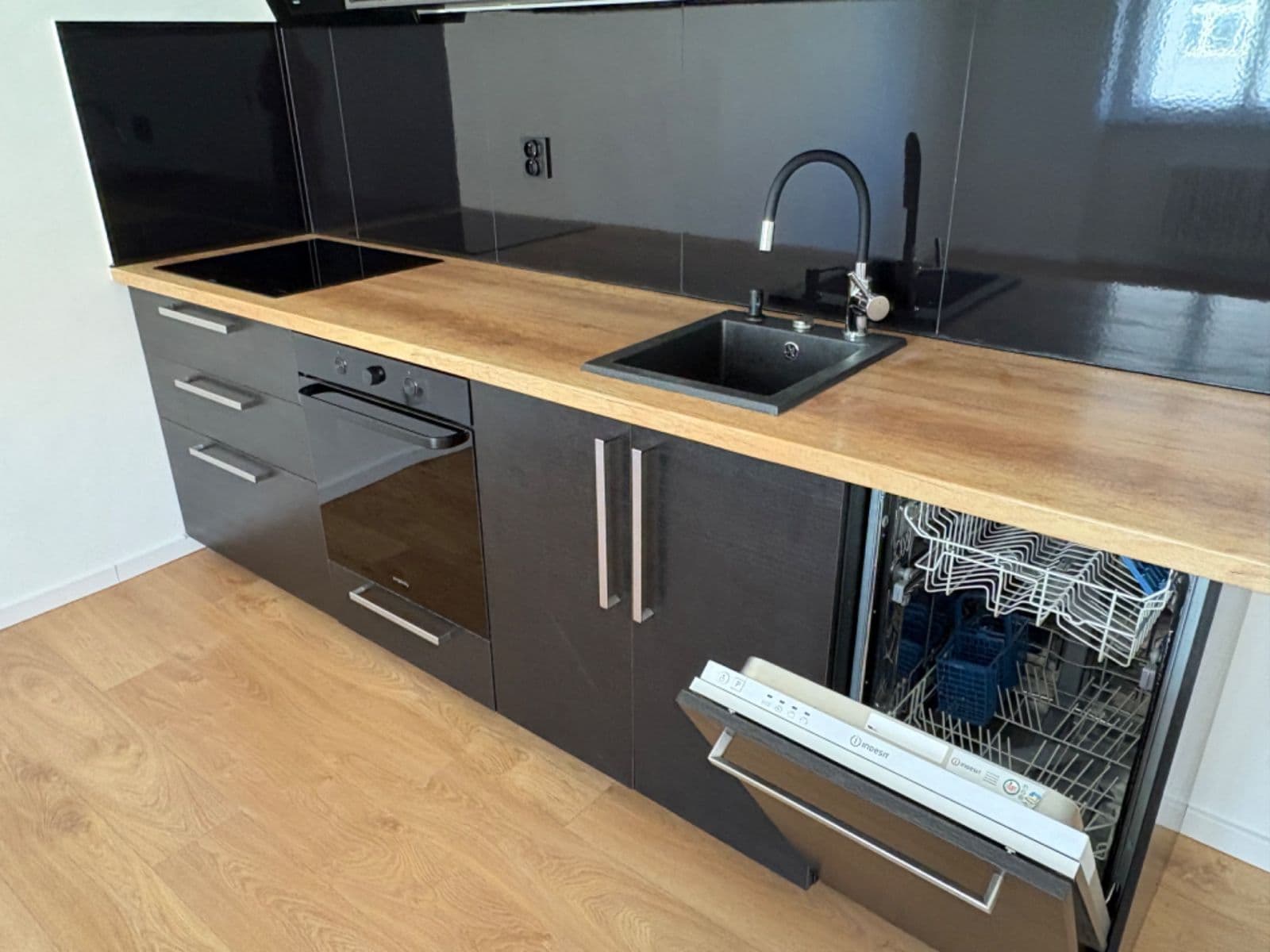 Prenájom bytu 2-izbový 56 m², Zelená, Praha, Praha Prenájom bytu 2-izbový 56 m², Zelená, Praha, Praha