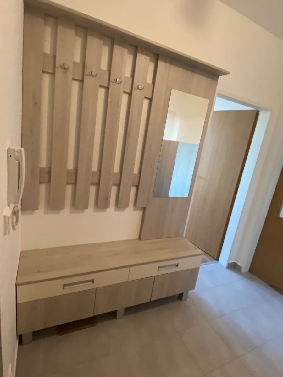 Prenájom bytu 3-izbový 60 m², Ecksteinova, Chýně, Středočeský kraj Prenájom bytu 3-izbový 60 m², Ecksteinova, Chýně, Středočeský kraj