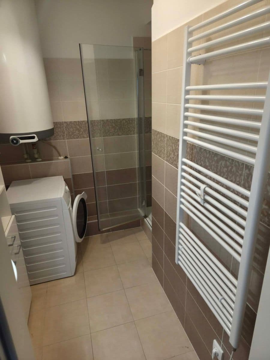 Prenájom bytu 3-izbový 60 m², Ecksteinova, Chýně, Středočeský kraj Prenájom bytu 3-izbový 60 m², Ecksteinova, Chýně, Středočeský kraj