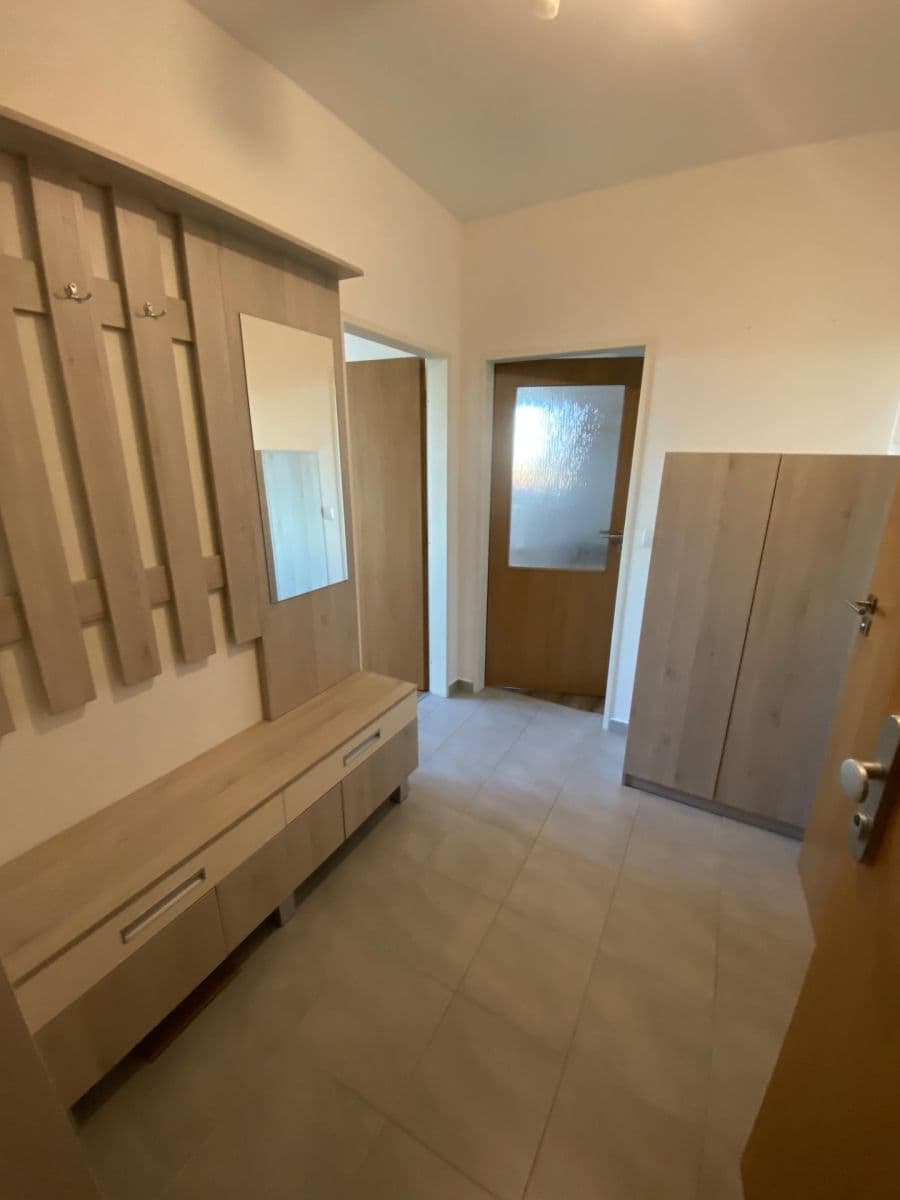 Prenájom bytu 3-izbový 60 m², Ecksteinova, Chýně, Středočeský kraj Prenájom bytu 3-izbový 60 m², Ecksteinova, Chýně, Středočeský kraj