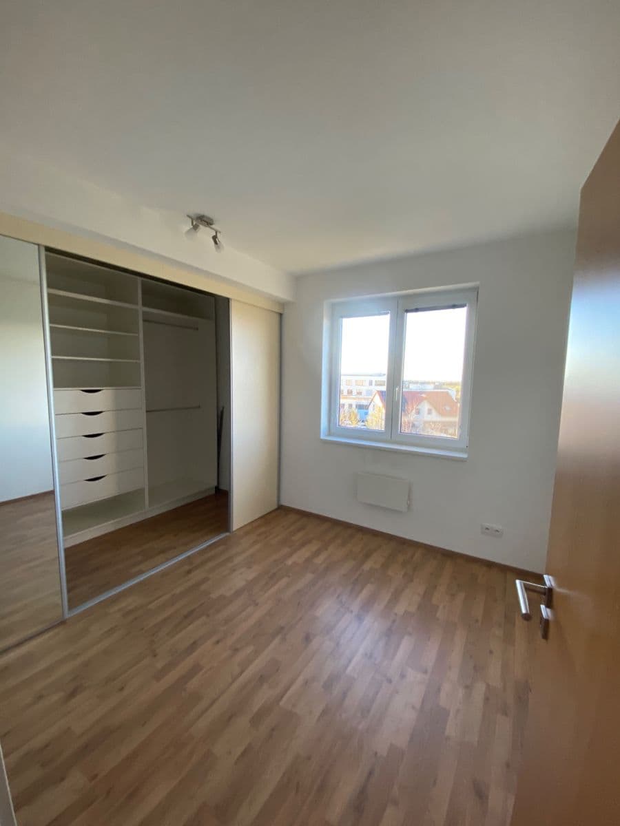 Prenájom bytu 3-izbový 60 m², Ecksteinova, Chýně, Středočeský kraj Prenájom bytu 3-izbový 60 m², Ecksteinova, Chýně, Středočeský kraj