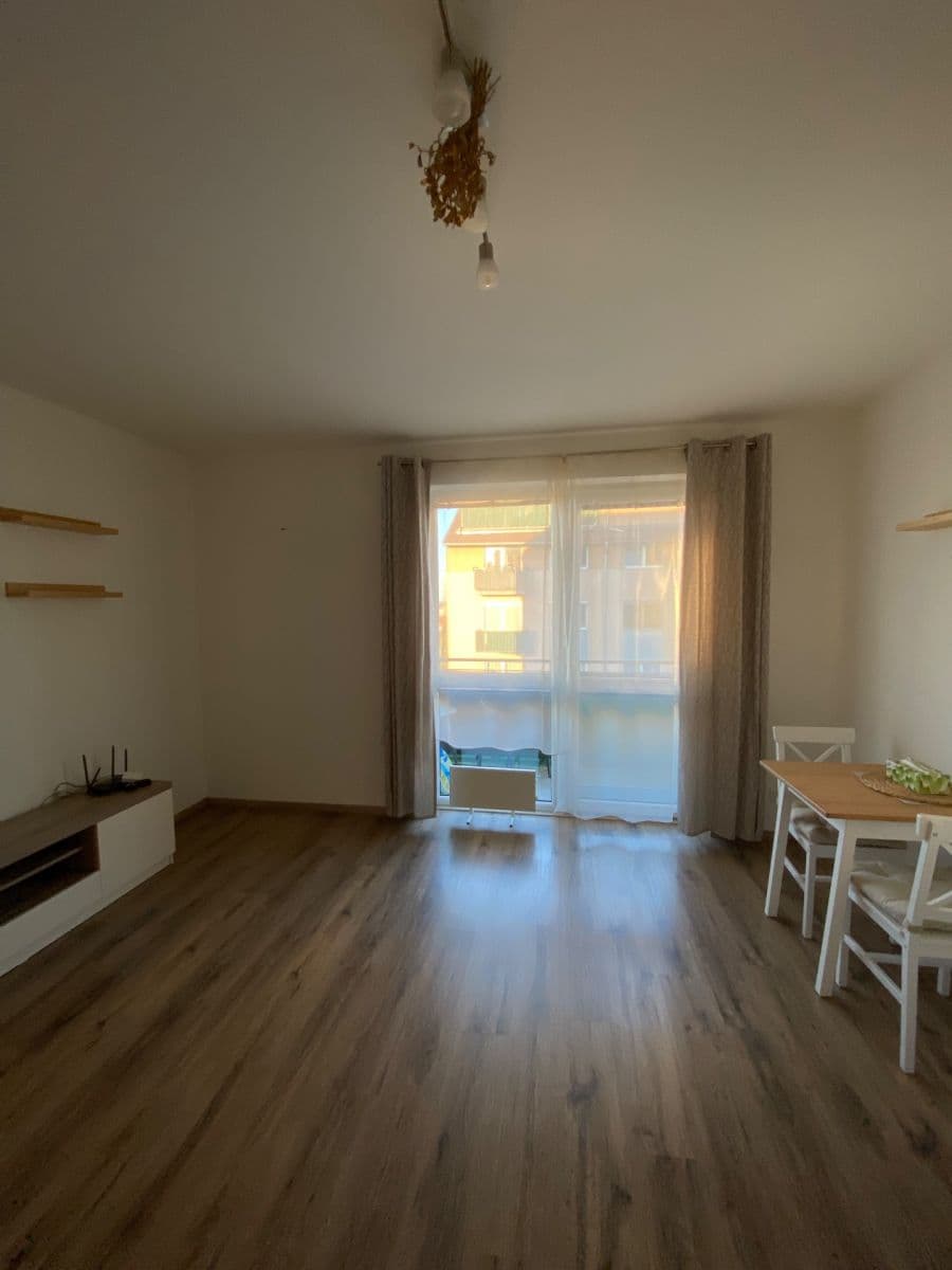 Prenájom bytu 3-izbový 60 m², Ecksteinova, Chýně, Středočeský kraj Prenájom bytu 3-izbový 60 m², Ecksteinova, Chýně, Středočeský kraj