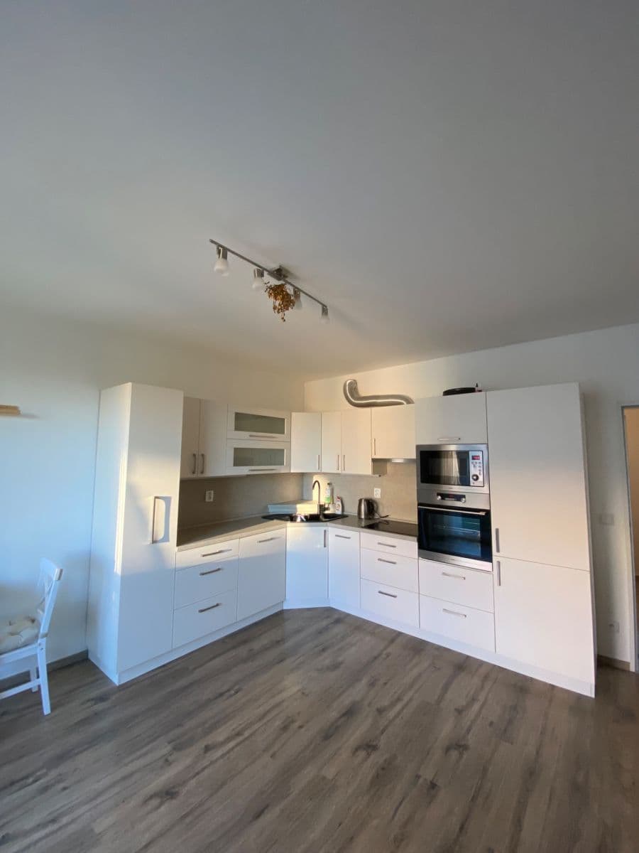 Prenájom bytu 3-izbový 60 m², Ecksteinova, Chýně, Středočeský kraj Prenájom bytu 3-izbový 60 m², Ecksteinova, Chýně, Středočeský kraj