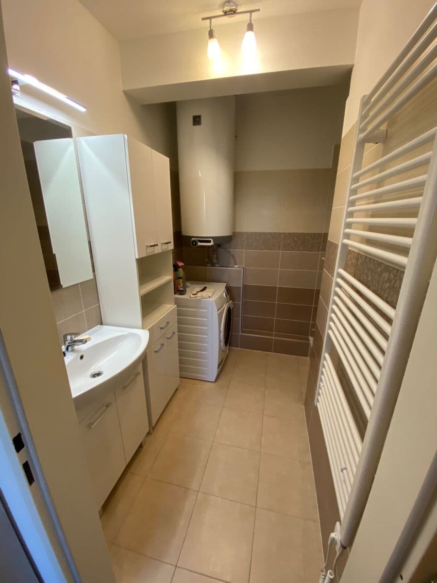 Prenájom bytu 3-izbový 60 m², Ecksteinova, Chýně, Středočeský kraj Prenájom bytu 3-izbový 60 m², Ecksteinova, Chýně, Středočeský kraj