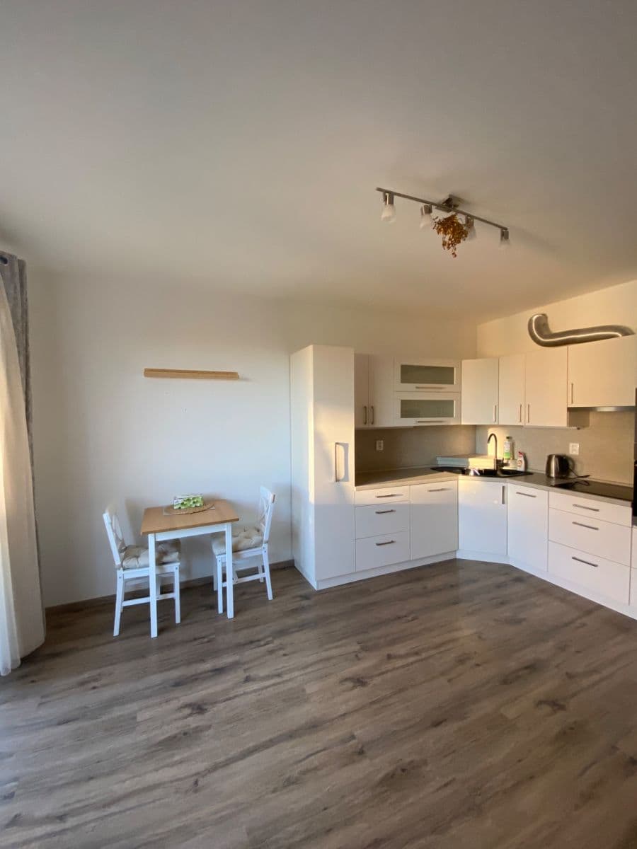 Prenájom bytu 3-izbový 60 m², Ecksteinova, Chýně, Středočeský kraj Prenájom bytu 3-izbový 60 m², Ecksteinova, Chýně, Středočeský kraj