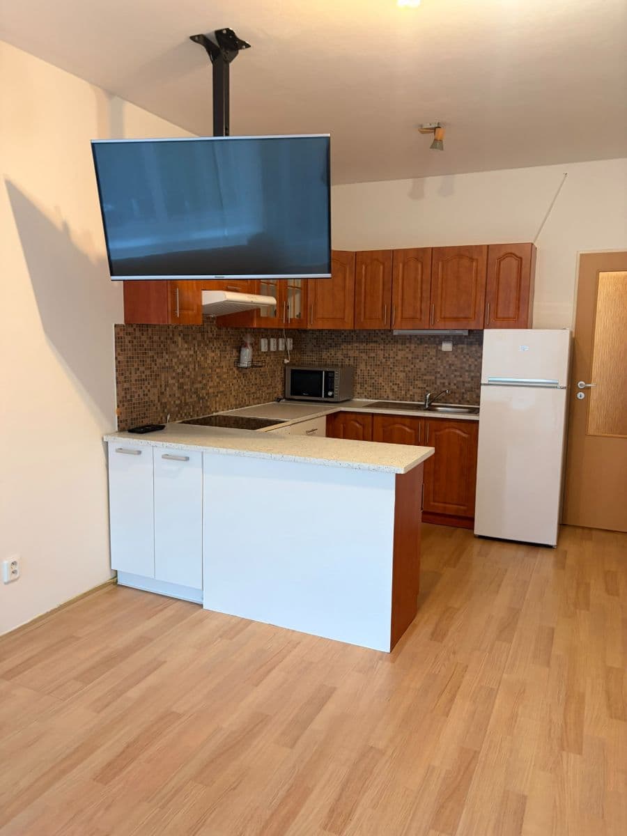 Prenájom bytu 1-izbový 32 m², Herlíkovická, Praha, Praha Prenájom bytu 1-izbový 32 m², Herlíkovická, Praha, Praha