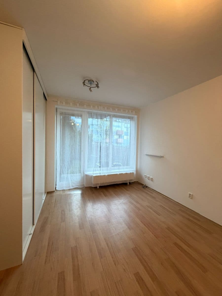 Prenájom bytu 1-izbový 32 m², Herlíkovická, Praha, Praha Prenájom bytu 1-izbový 32 m², Herlíkovická, Praha, Praha
