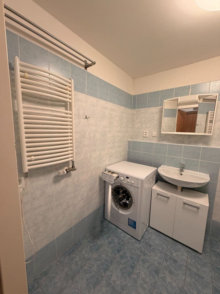 Prenájom bytu 1-izbový 32 m², Herlíkovická, Praha, Praha Prenájom bytu 1-izbový 32 m², Herlíkovická, Praha, Praha