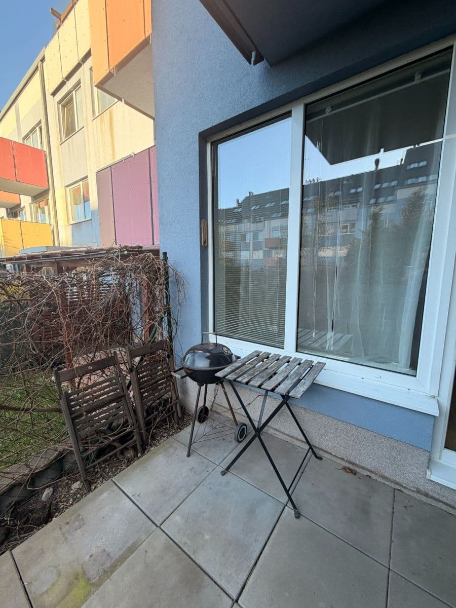 Prenájom bytu 1-izbový 32 m², Herlíkovická, Praha, Praha Prenájom bytu 1-izbový 32 m², Herlíkovická, Praha, Praha