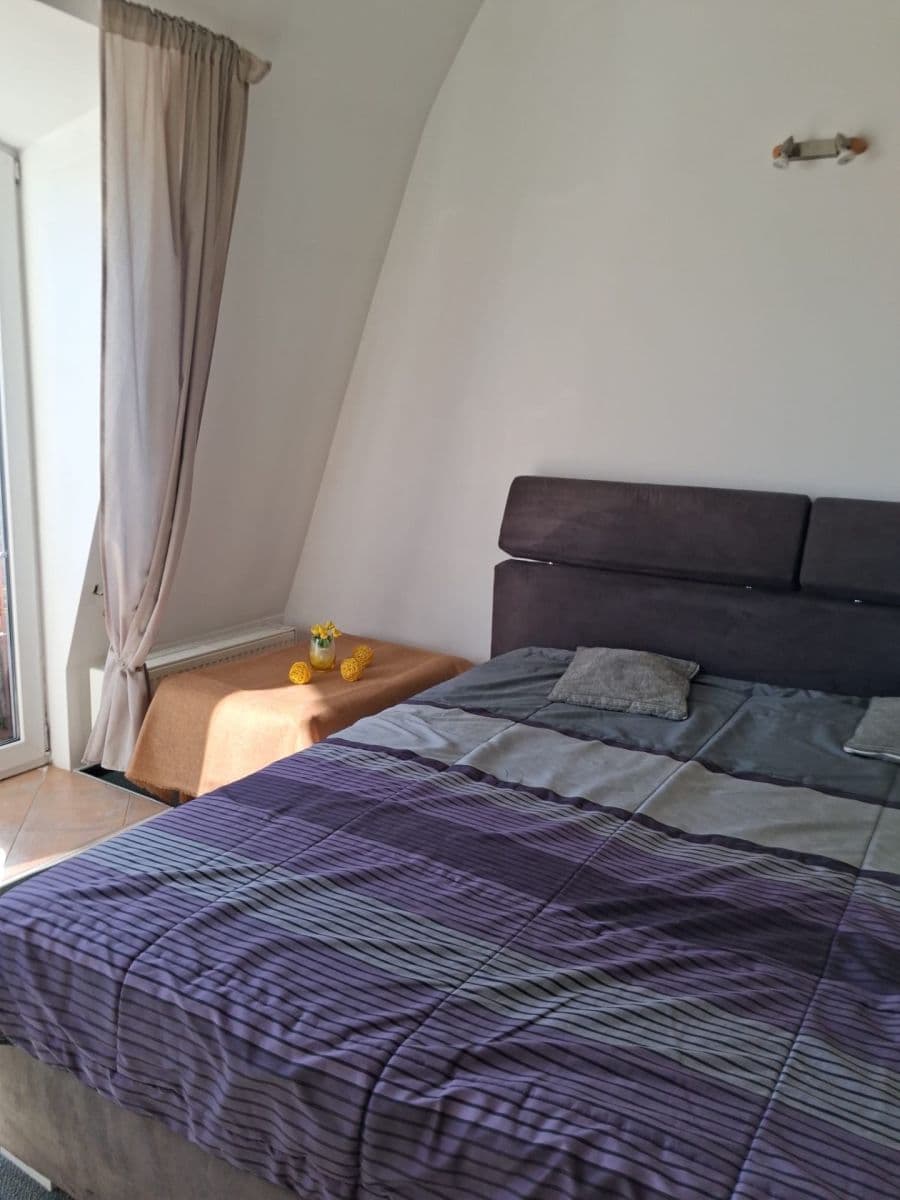Prenájom bytu 1-izbový 54 m², Smolíkova, Praha, Praha Prenájom bytu 1-izbový 54 m², Smolíkova, Praha, Praha