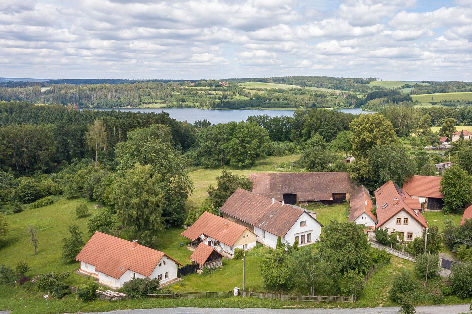 Predaj domu 147 m², pozemek 6.131 m², Dolní Kralovice, Praha Predaj domu 147 m², pozemek 6.131 m², Dolní Kralovice, Praha