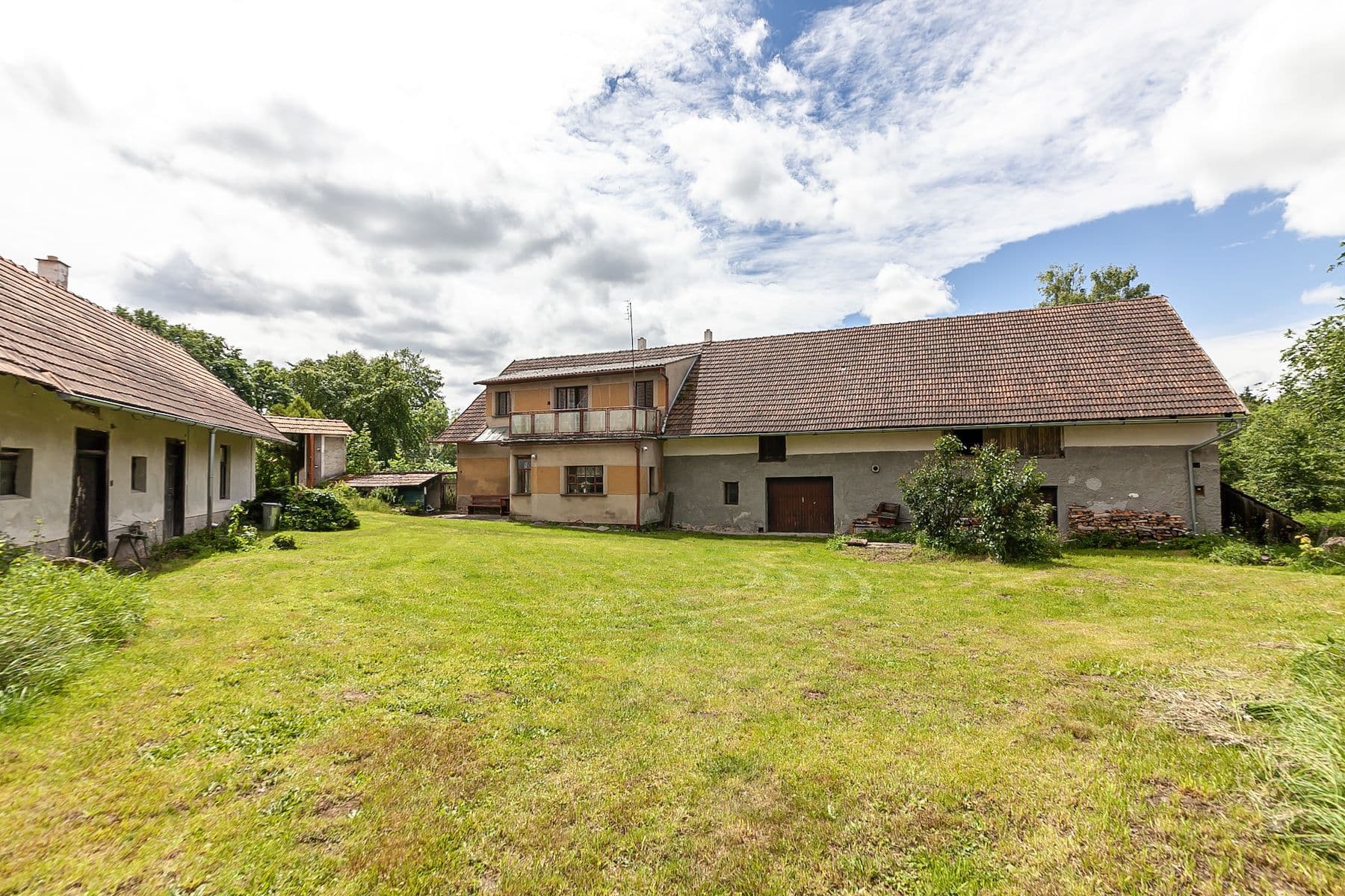 Predaj domu 147 m², pozemek 6.131 m², Dolní Kralovice, Praha Predaj domu 147 m², pozemek 6.131 m², Dolní Kralovice, Praha