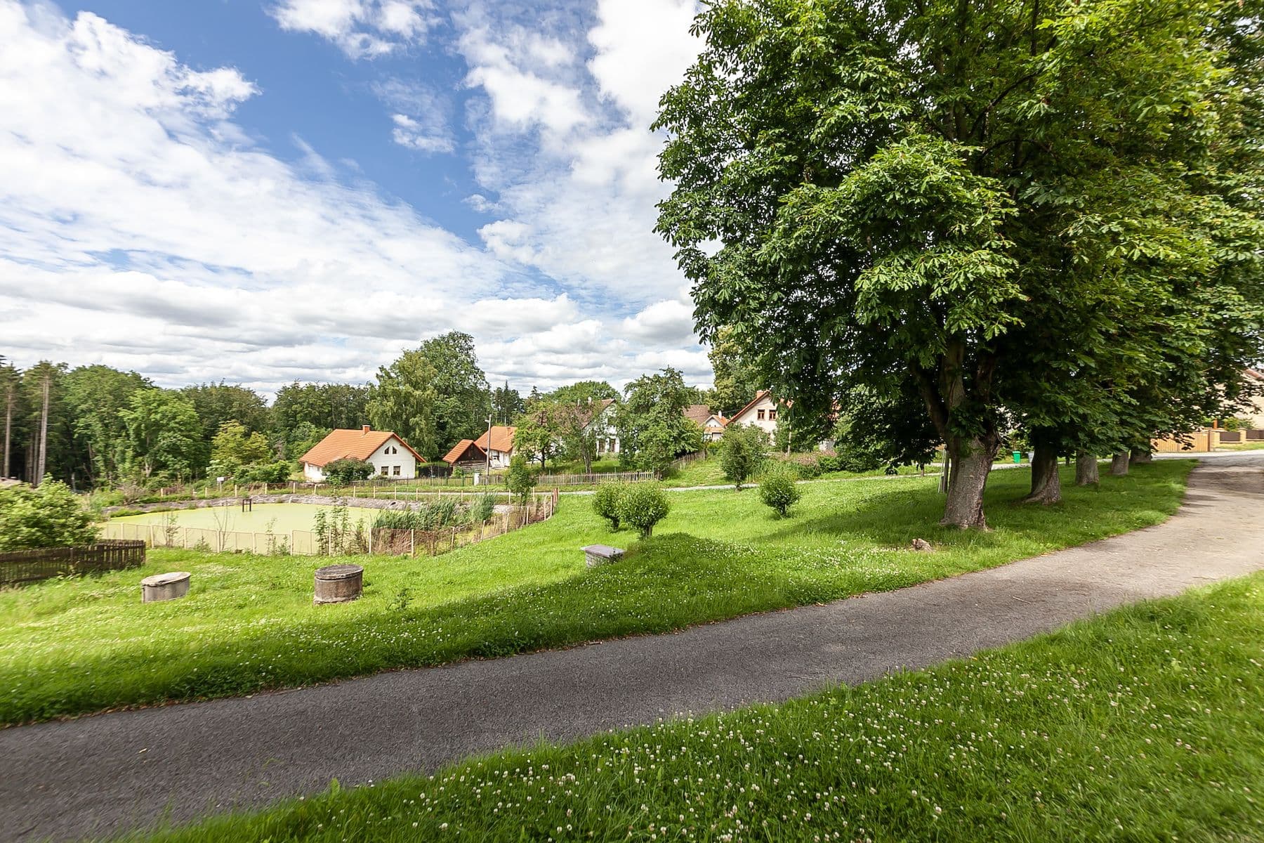Predaj domu 147 m², pozemek 6.131 m², Dolní Kralovice, Praha Predaj domu 147 m², pozemek 6.131 m², Dolní Kralovice, Praha