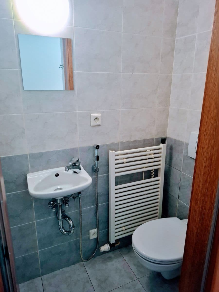 Prenájom bytu 4-izbový 129 m², Medkova, Praha, Praha Prenájom bytu 4-izbový 129 m², Medkova, Praha, Praha