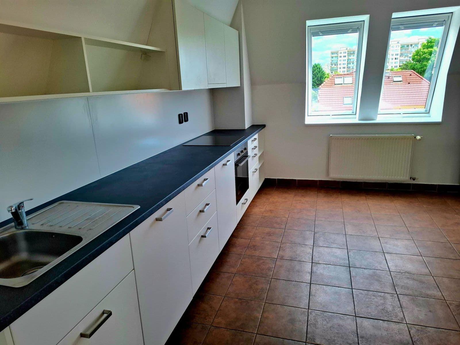 Prenájom bytu 4-izbový 129 m², Medkova, Praha, Praha Prenájom bytu 4-izbový 129 m², Medkova, Praha, Praha