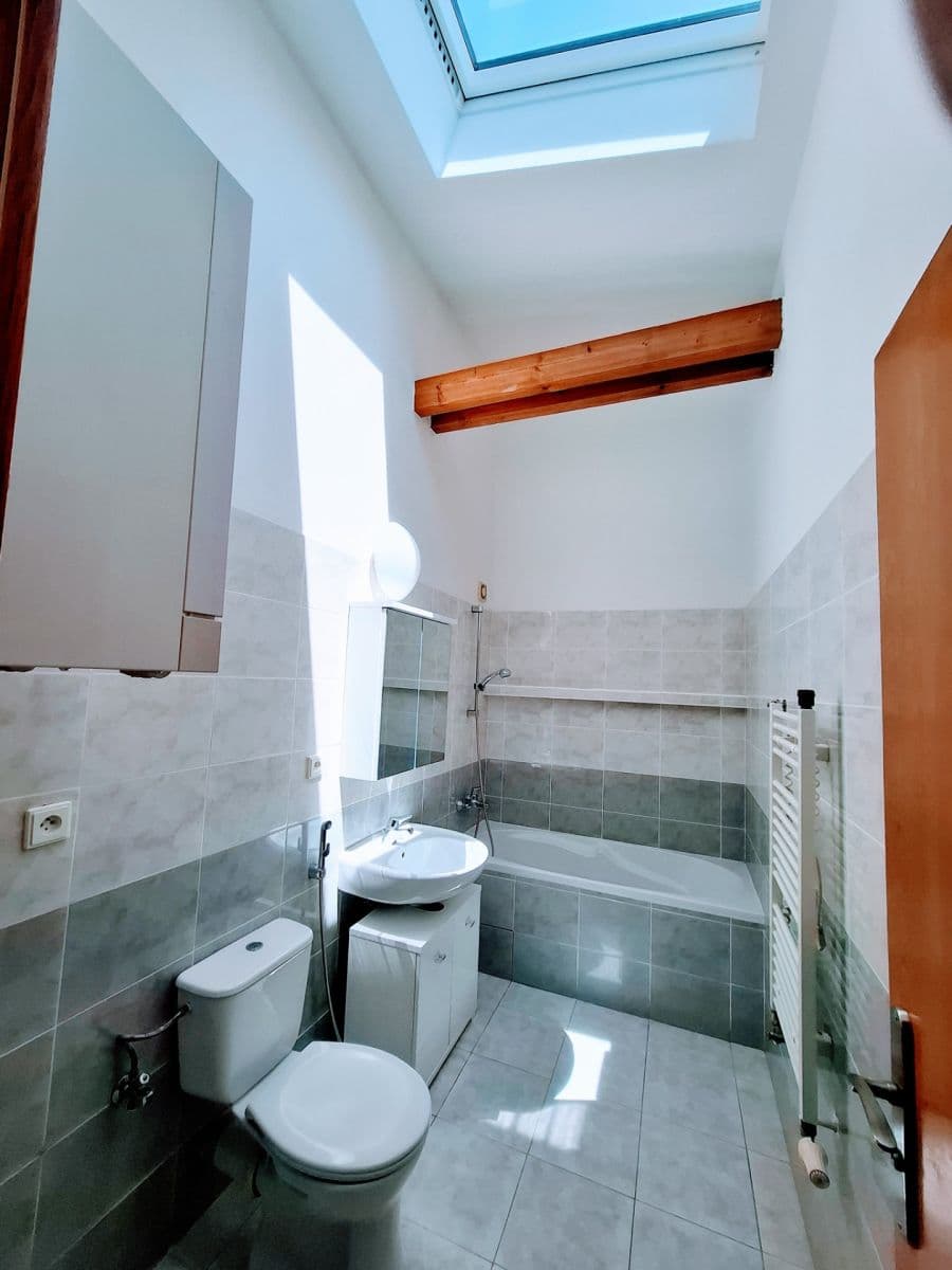 Prenájom bytu 4-izbový 129 m², Medkova, Praha, Praha Prenájom bytu 4-izbový 129 m², Medkova, Praha, Praha