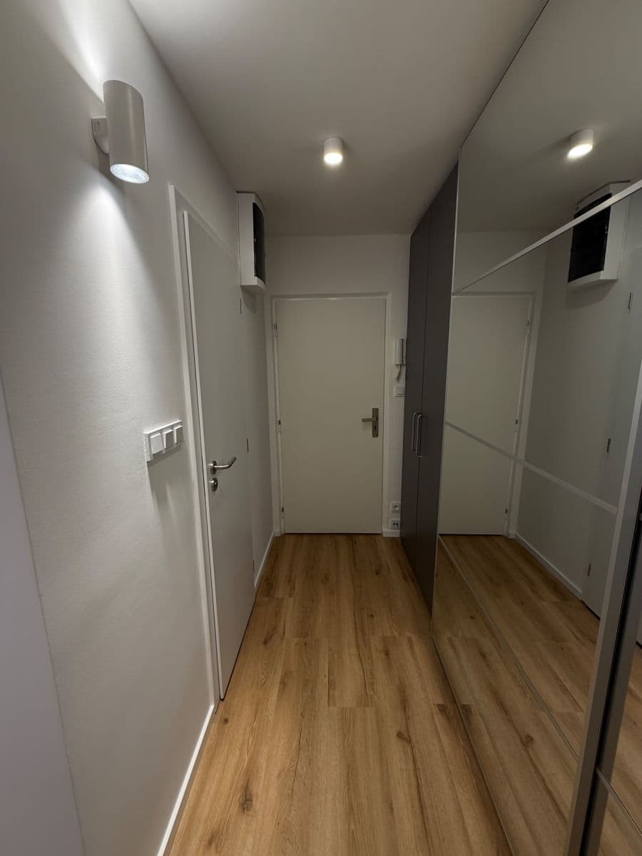 Prenájom bytu 2-izbový 41 m², Trnovanská, Teplice, Ústecký kraj Prenájom bytu 2-izbový 41 m², Trnovanská, Teplice, Ústecký kraj