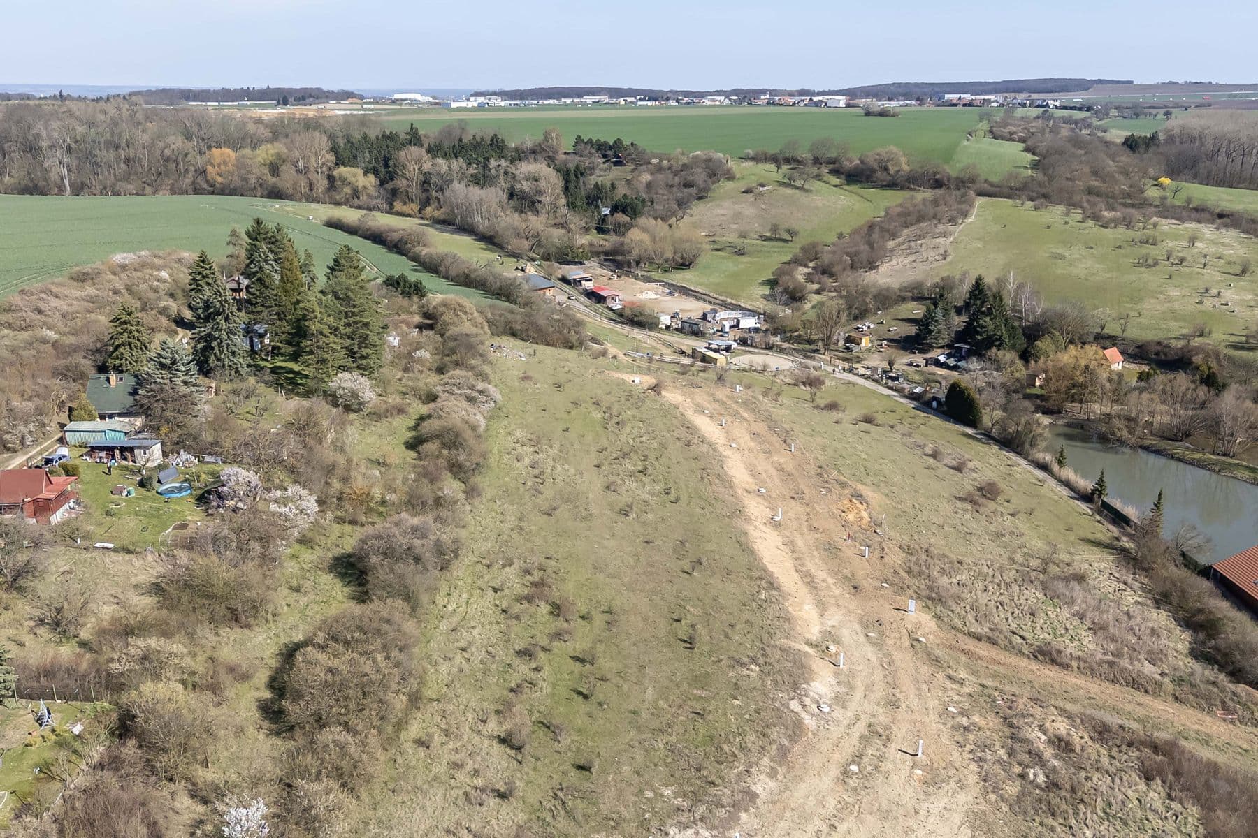 Predaj pozemku 871 m², K Pískovně, Vodochody, Středočeský kraj Predaj pozemku 871 m², K Pískovně, Vodochody, Středočeský kraj