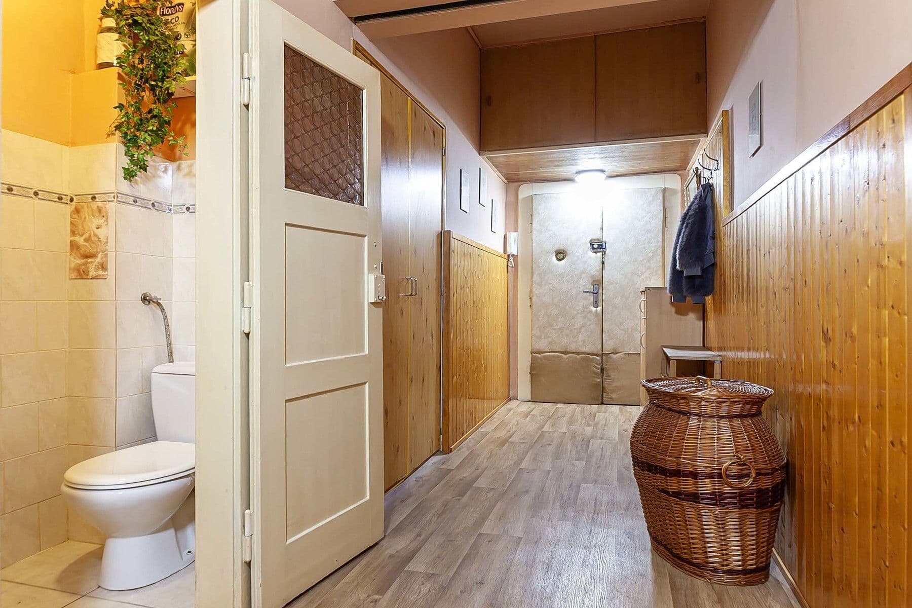 Predaj bytu 2-izbový 58 m², V Háji, Praha, Praha Predaj bytu 2-izbový 58 m², V Háji, Praha, Praha