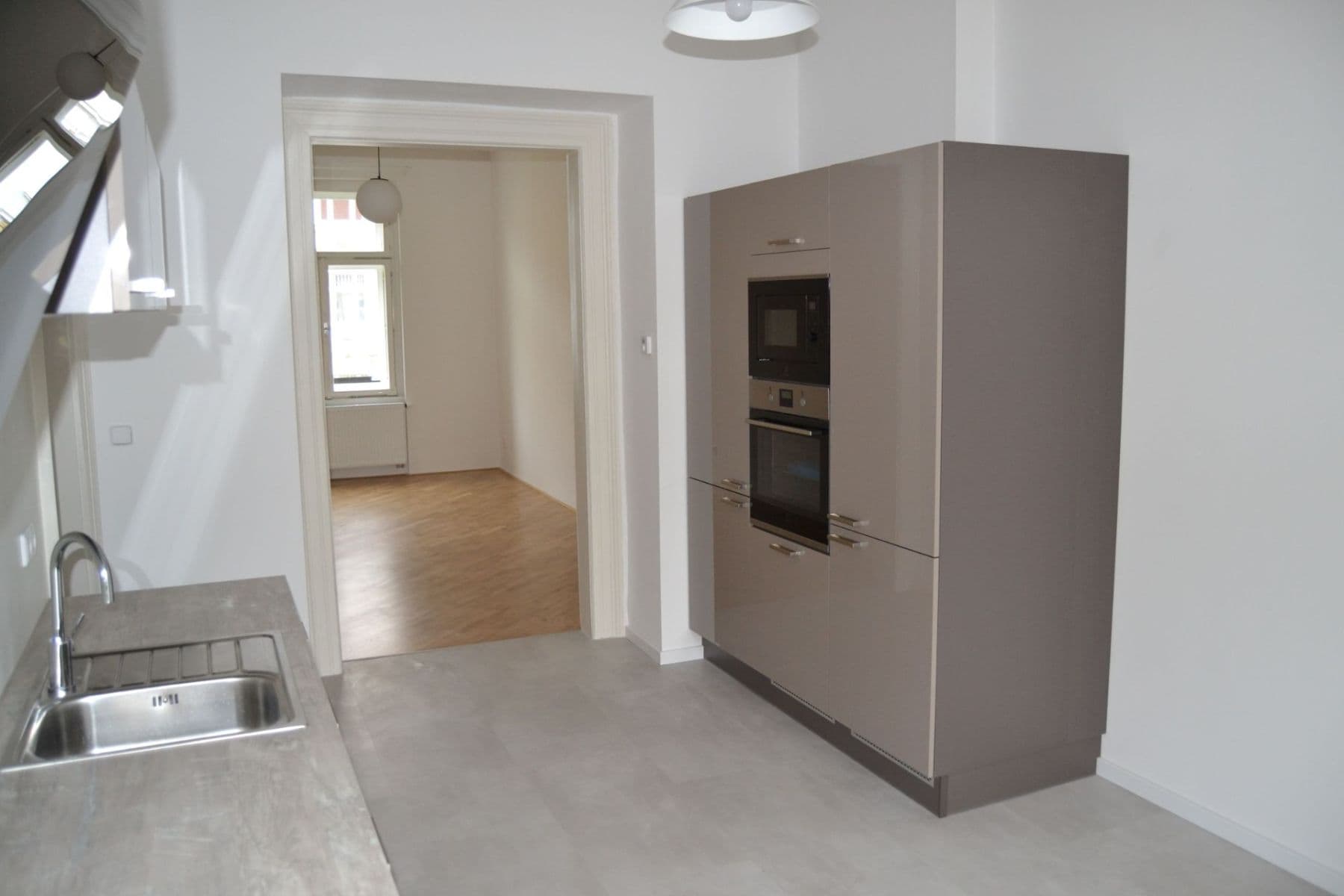 Prenájom bytu 2-izbový 70 m², Korunovační, Praha, Praha Prenájom bytu 2-izbový 70 m², Korunovační, Praha, Praha