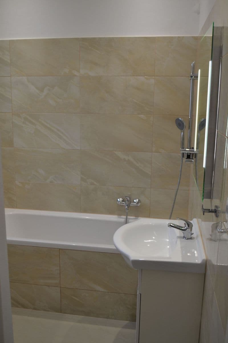 Prenájom bytu 2-izbový 70 m², Korunovační, Praha, Praha Prenájom bytu 2-izbový 70 m², Korunovační, Praha, Praha