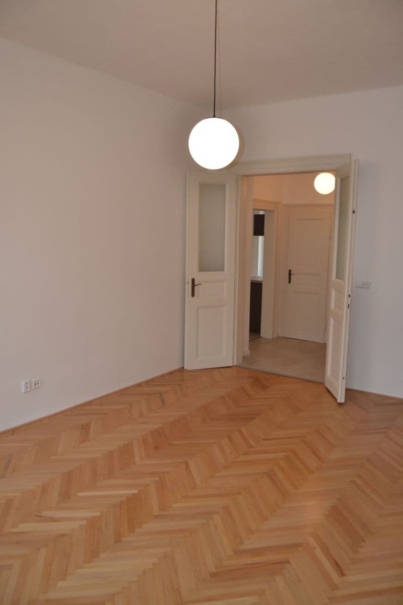 Prenájom bytu 2-izbový 70 m², Korunovační, Praha, Praha Prenájom bytu 2-izbový 70 m², Korunovační, Praha, Praha