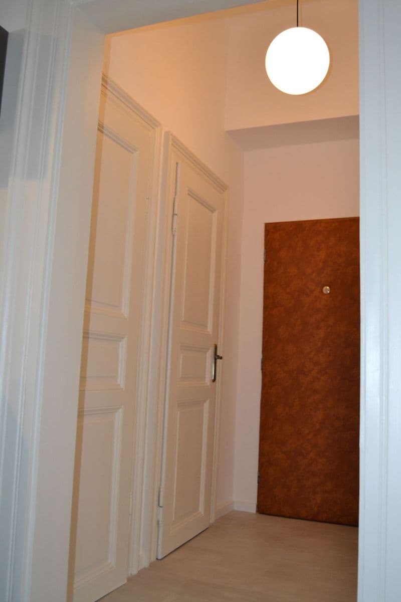 Prenájom bytu 2-izbový 70 m², Korunovační, Praha, Praha Prenájom bytu 2-izbový 70 m², Korunovační, Praha, Praha