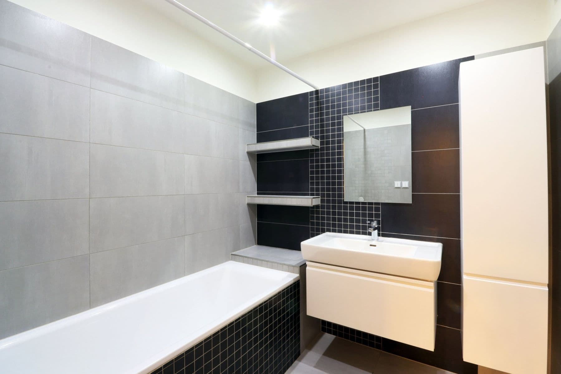 Prenájom bytu 4-izbový 114 m², K Haltýři, Praha, Praha Prenájom bytu 4-izbový 114 m², K Haltýři, Praha, Praha