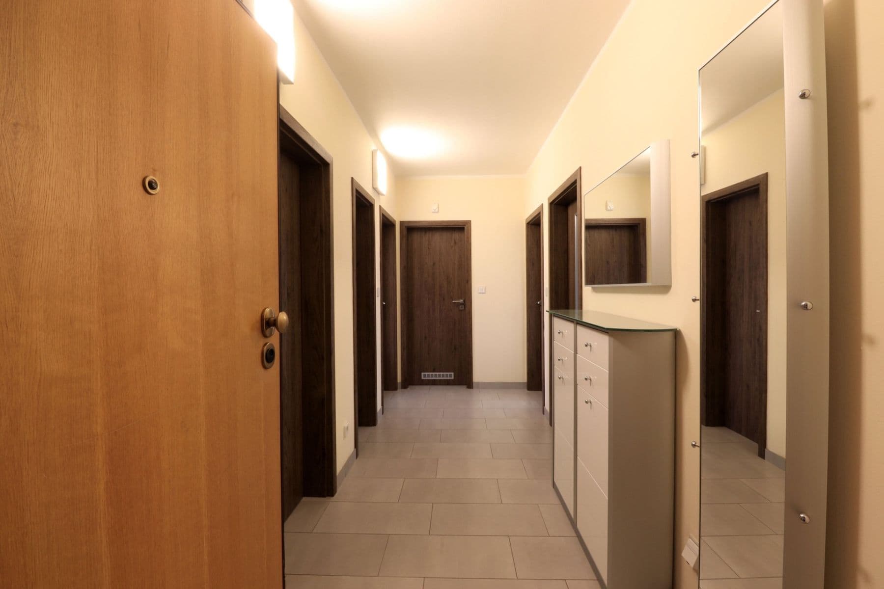 Prenájom bytu 4-izbový 114 m², K Haltýři, Praha, Praha Prenájom bytu 4-izbový 114 m², K Haltýři, Praha, Praha