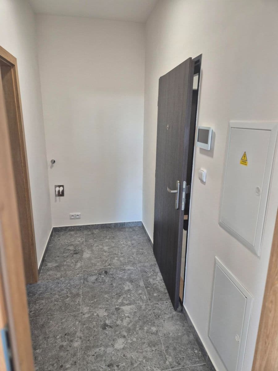 Prenájom bytu 1-izbový 37 m², Pražská, Kolín, Středočeský kraj Prenájom bytu 1-izbový 37 m², Pražská, Kolín, Středočeský kraj