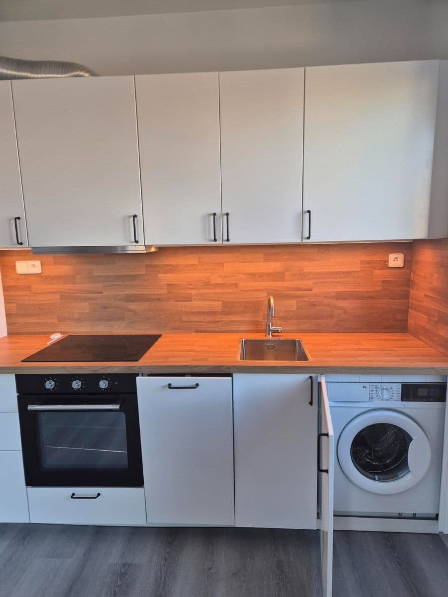 Prenájom bytu 1-izbový 37 m², Pražská, Kolín, Středočeský kraj Prenájom bytu 1-izbový 37 m², Pražská, Kolín, Středočeský kraj