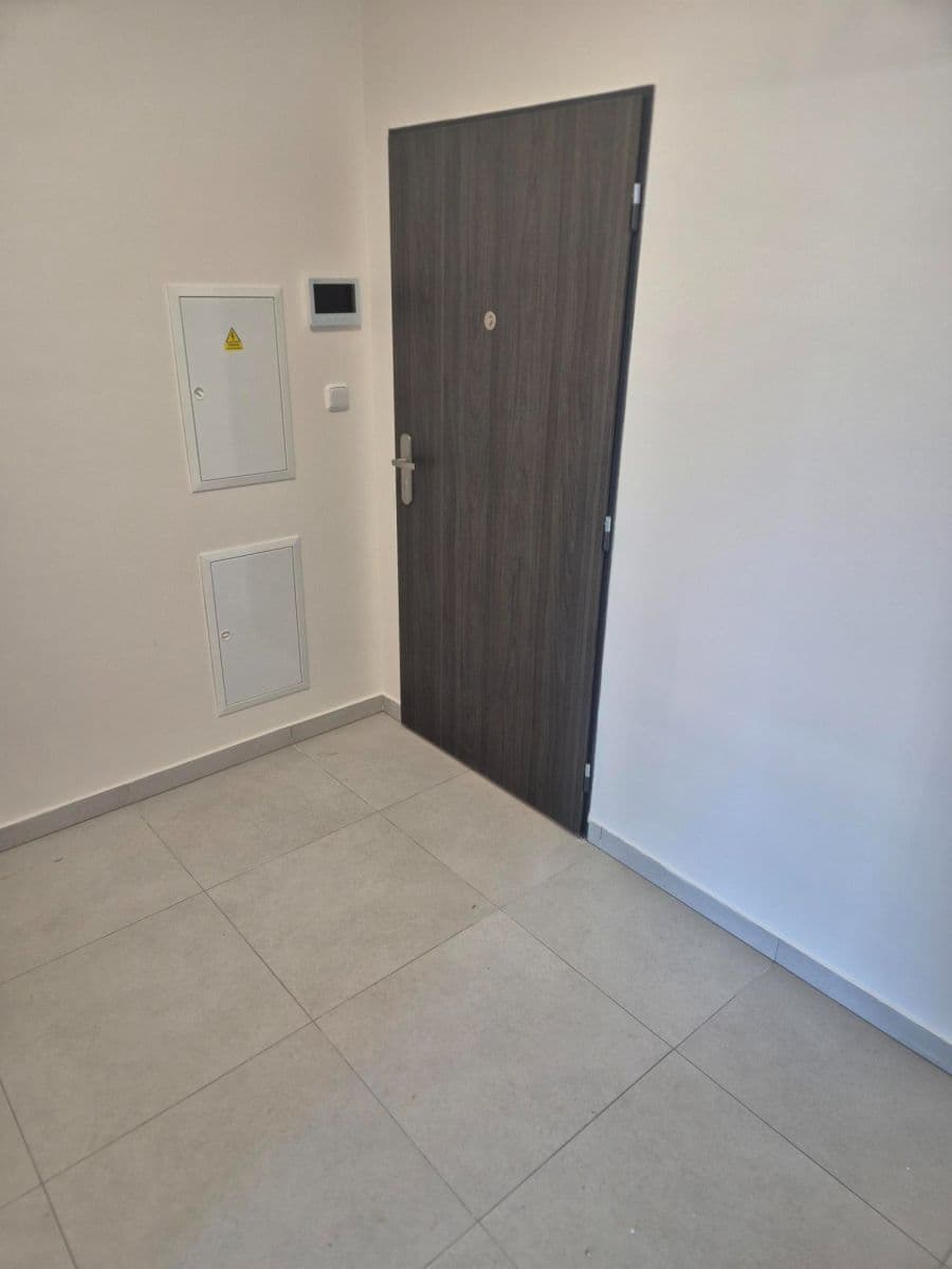 Prenájom bytu 1-izbový 37 m², Pražská, Kolín, Středočeský kraj Prenájom bytu 1-izbový 37 m², Pražská, Kolín, Středočeský kraj