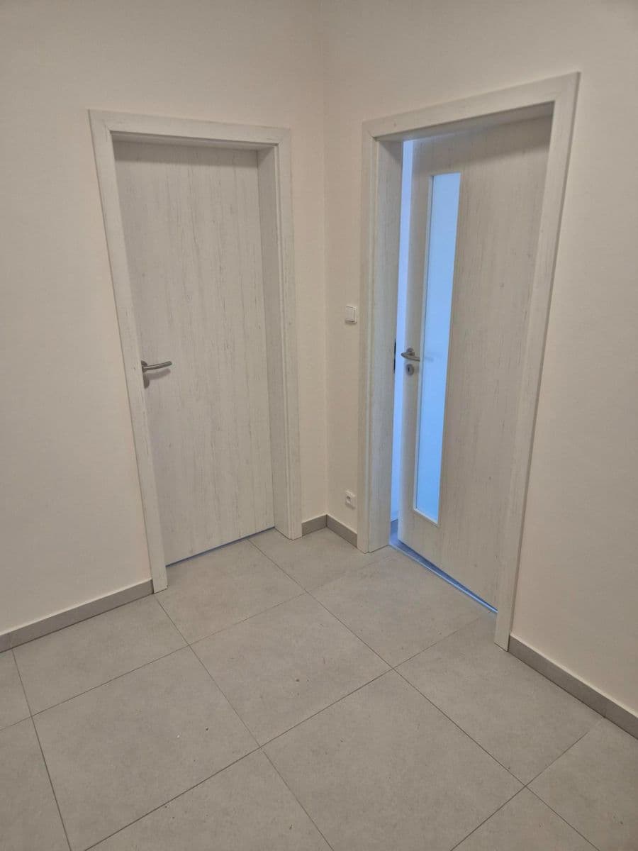 Prenájom bytu 1-izbový 37 m², Pražská, Kolín, Středočeský kraj Prenájom bytu 1-izbový 37 m², Pražská, Kolín, Středočeský kraj