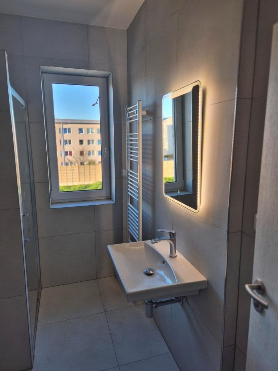 Prenájom bytu 1-izbový 37 m², Pražská, Kolín, Středočeský kraj Prenájom bytu 1-izbový 37 m², Pražská, Kolín, Středočeský kraj