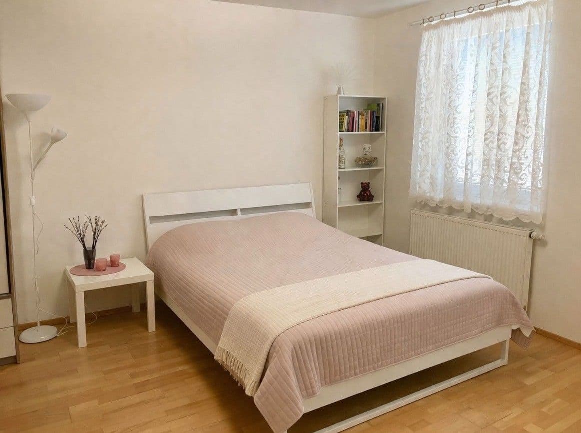 Prenájom bytu 1-izbový 31 m², Kovanecká, Praha, Praha Prenájom bytu 1-izbový 31 m², Kovanecká, Praha, Praha