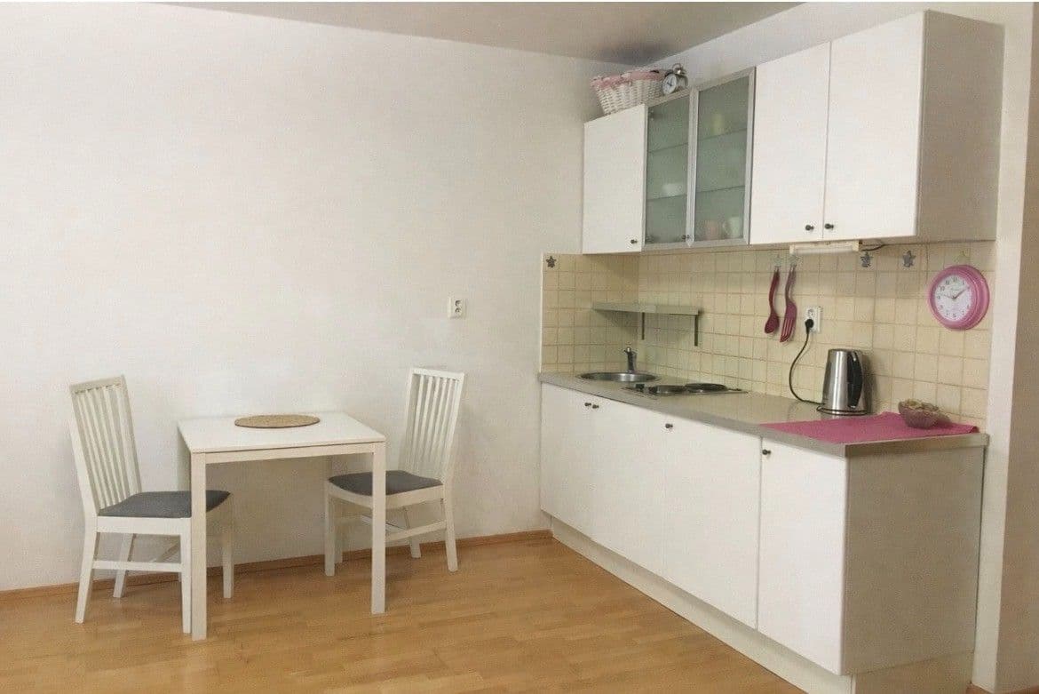 Prenájom bytu 1-izbový 31 m², Kovanecká, Praha, Praha Prenájom bytu 1-izbový 31 m², Kovanecká, Praha, Praha