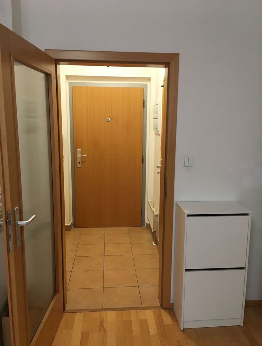Prenájom bytu 1-izbový 31 m², Kovanecká, Praha, Praha Prenájom bytu 1-izbový 31 m², Kovanecká, Praha, Praha