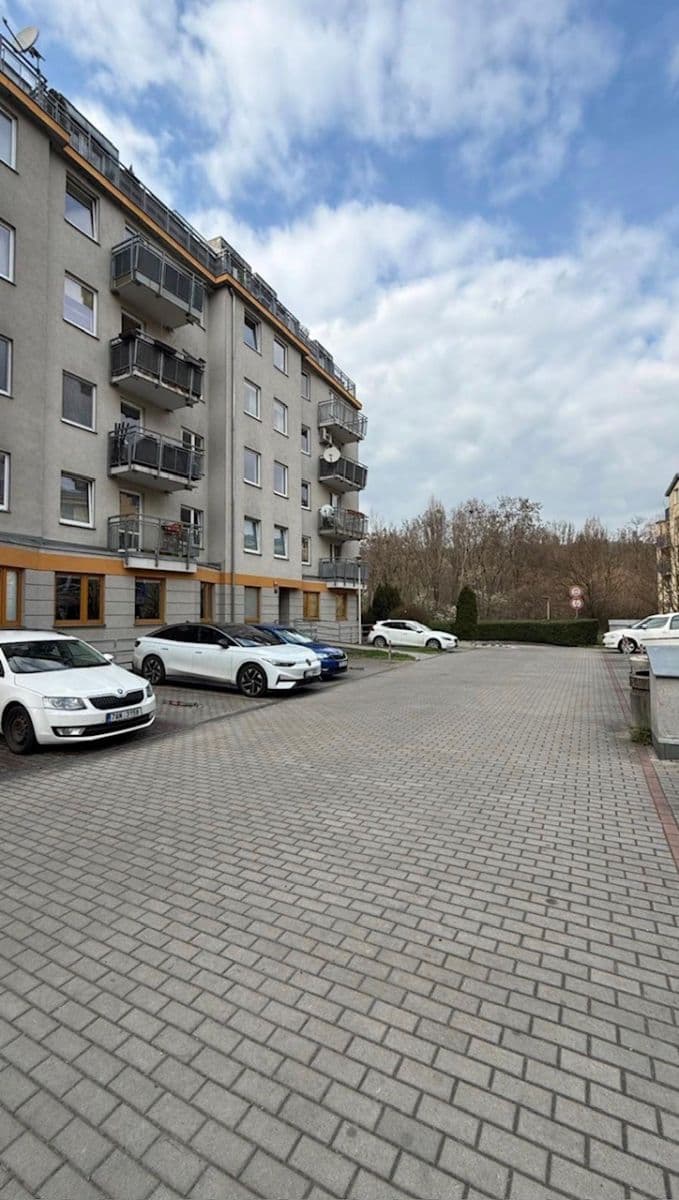 Prenájom bytu 1-izbový 31 m², Kovanecká, Praha, Praha Prenájom bytu 1-izbový 31 m², Kovanecká, Praha, Praha