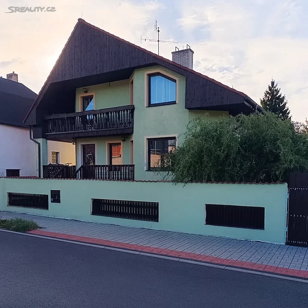 Predaj domu 396 m², pozemek 660 m², Karla Čapka, Chomutov, Ústecký kraj Predaj domu 396 m², pozemek 660 m², Karla Čapka, Chomutov, Ústecký kraj