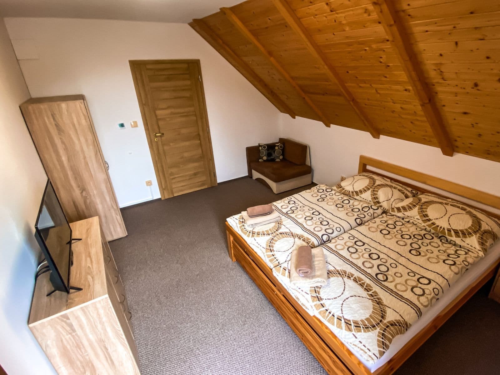 Predaj rekreačného objektu 167 m², pozemek 1.484 m², Žacléř, Královéhradecký kraj Predaj rekreačného objektu 167 m², pozemek 1.484 m², Žacléř, Královéhradecký kraj