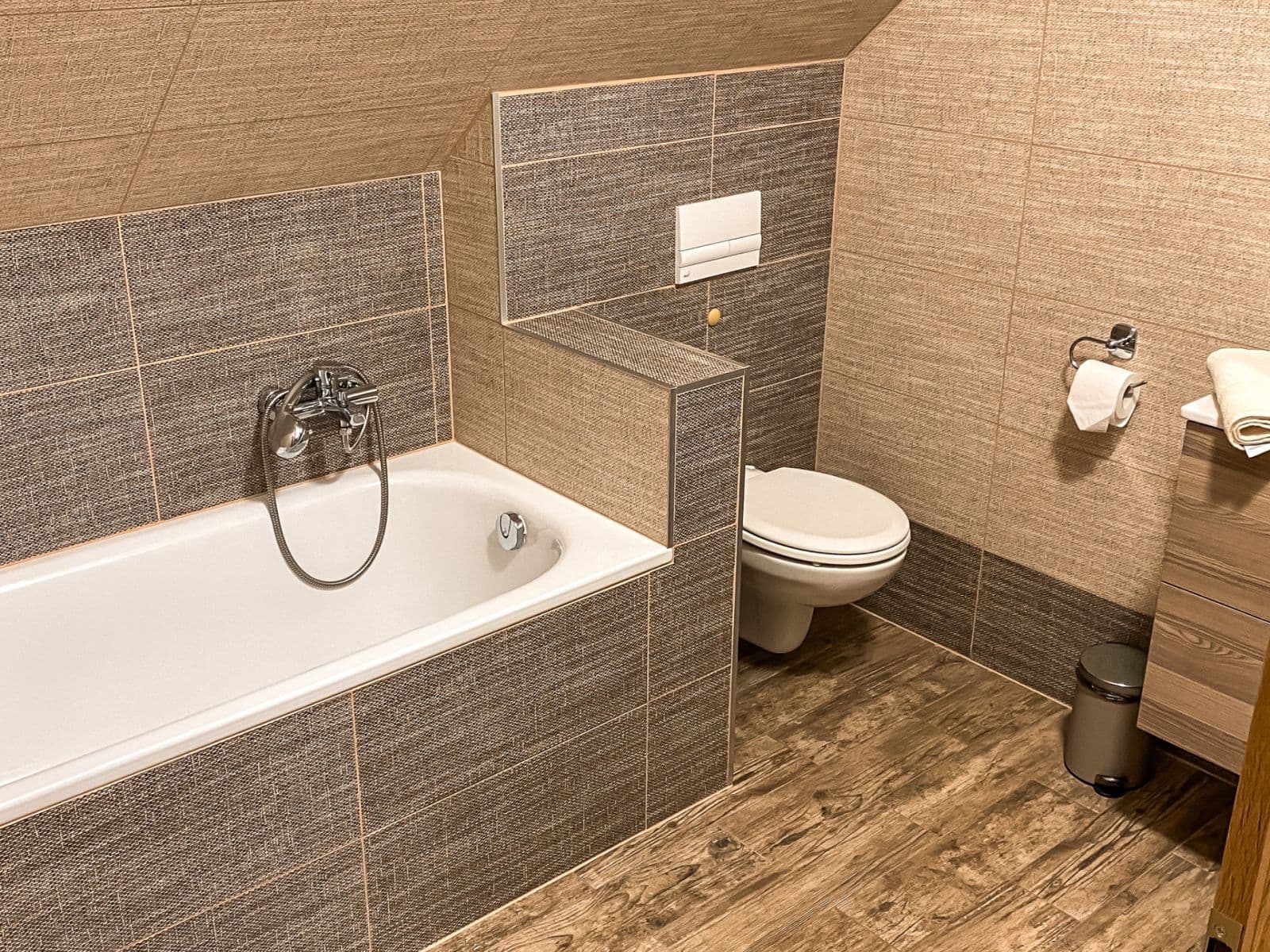 Predaj rekreačného objektu 167 m², pozemek 1.484 m², Žacléř, Královéhradecký kraj Predaj rekreačného objektu 167 m², pozemek 1.484 m², Žacléř, Královéhradecký kraj