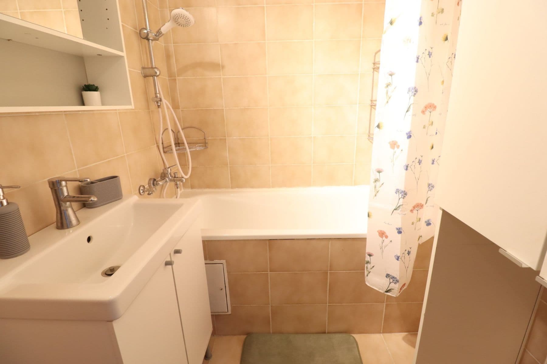 Prenájom bytu 3-izbový 73 m², Prusíkova, Praha, Praha Prenájom bytu 3-izbový 73 m², Prusíkova, Praha, Praha