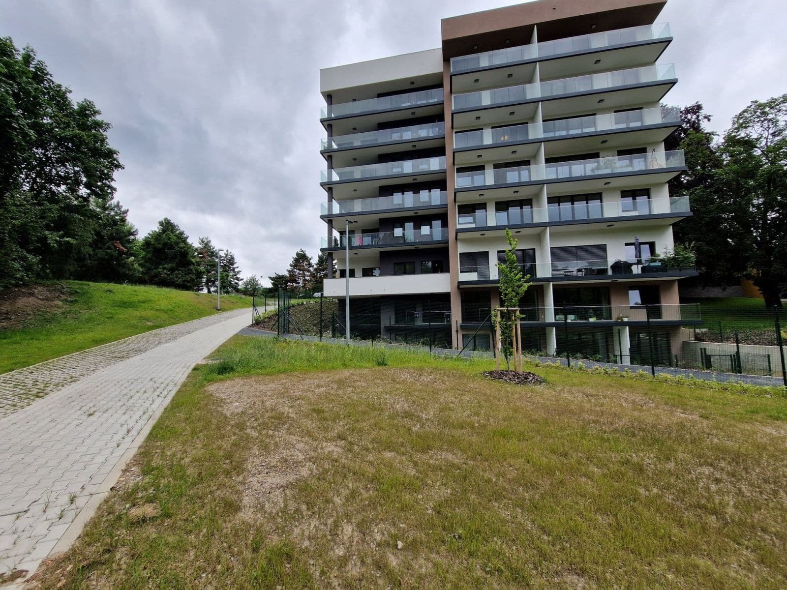 Prenájom bytu 3-izbový 87 m², K Červenému vrchu, Praha, Praha Prenájom bytu 3-izbový 87 m², K Červenému vrchu, Praha, Praha