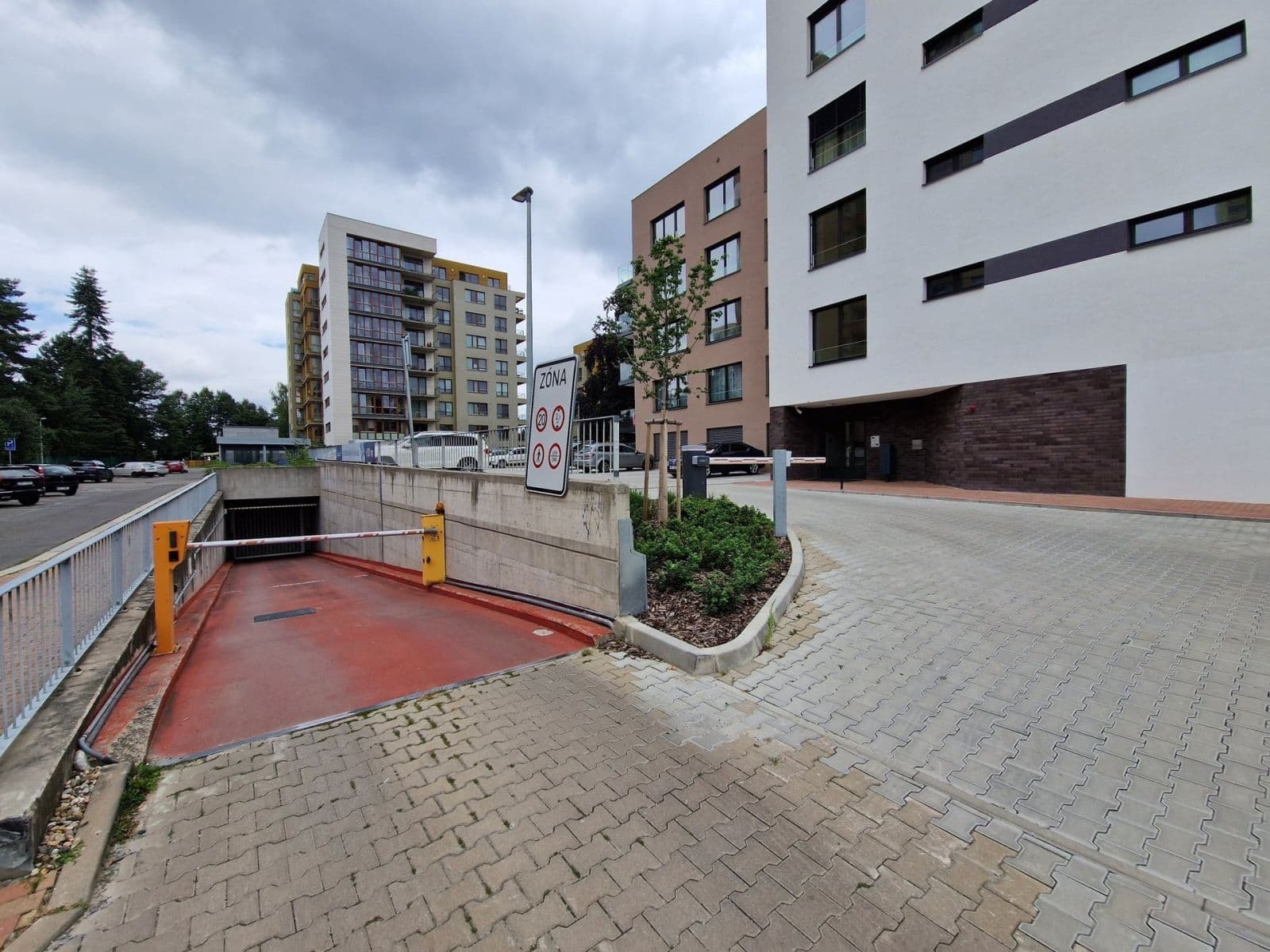 Prenájom bytu 3-izbový 87 m², K Červenému vrchu, Praha, Praha Prenájom bytu 3-izbový 87 m², K Červenému vrchu, Praha, Praha