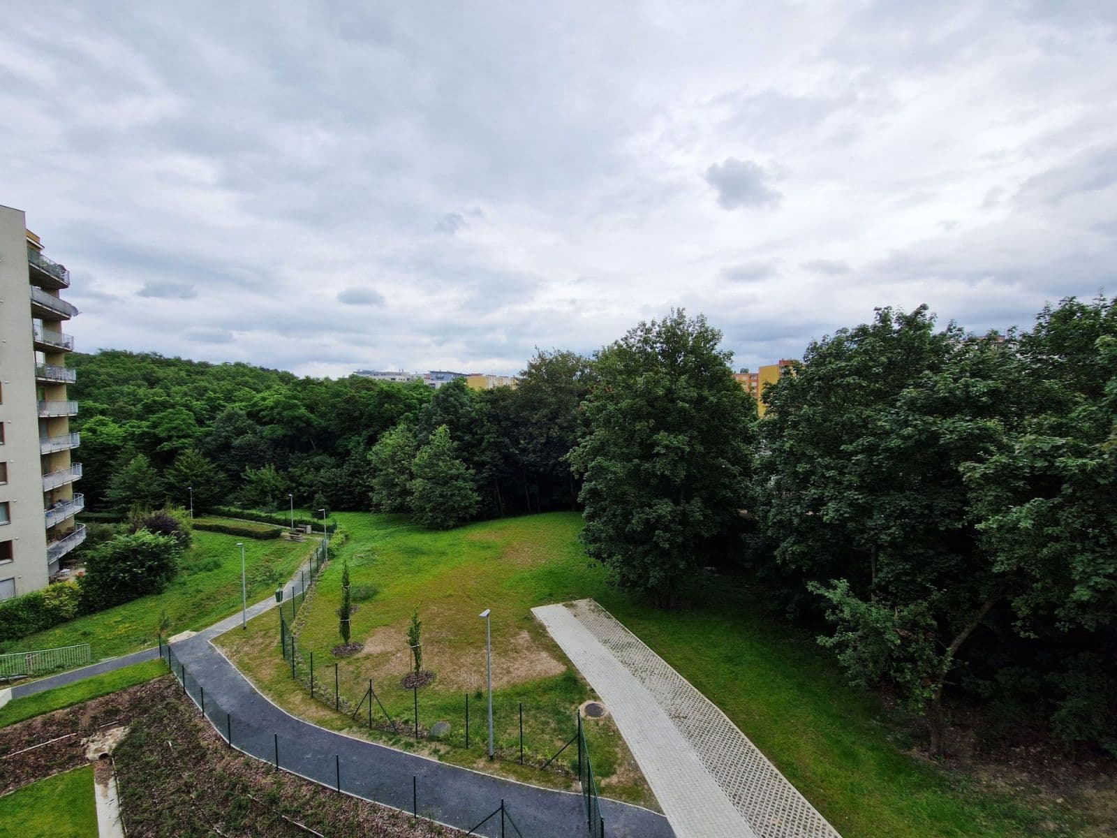 Prenájom bytu 3-izbový 87 m², K Červenému vrchu, Praha, Praha Prenájom bytu 3-izbový 87 m², K Červenému vrchu, Praha, Praha