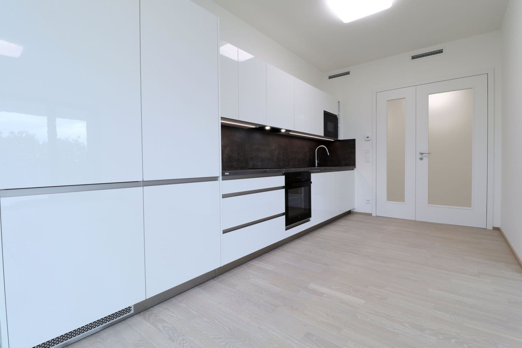 Prenájom bytu 3-izbový 87 m², K Červenému vrchu, Praha, Praha Prenájom bytu 3-izbový 87 m², K Červenému vrchu, Praha, Praha