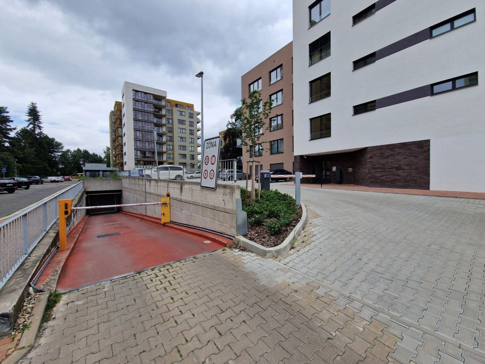 Prenájom bytu 3-izbový 87 m², K Červenému vrchu, Praha, Praha Prenájom bytu 3-izbový 87 m², K Červenému vrchu, Praha, Praha