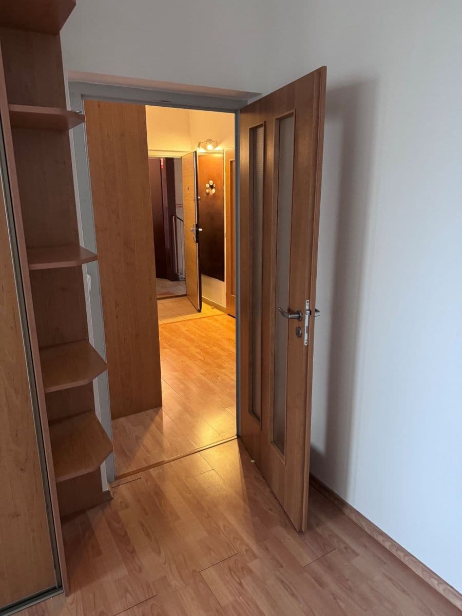 Prenájom bytu 2-izbový 67 m², Mirotická, Praha, Praha Prenájom bytu 2-izbový 67 m², Mirotická, Praha, Praha