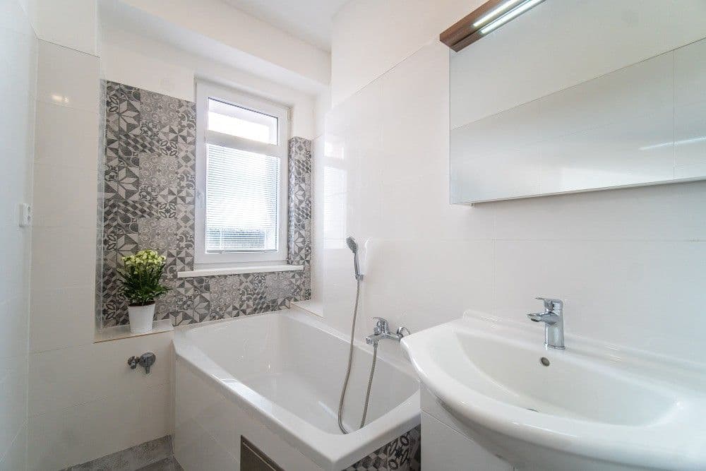 Prenájom bytu 2-izbový 53 m², Vladivostocká, Praha, Praha Prenájom bytu 2-izbový 53 m², Vladivostocká, Praha, Praha